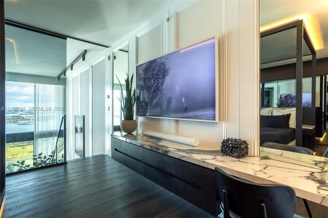 1040 Biscayne Blvd 2202, Miami, FL 33132