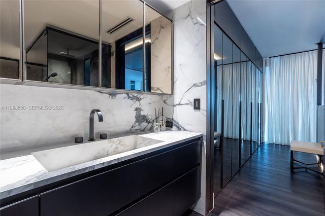 1040 Biscayne Blvd 2202, Miami, FL 33132