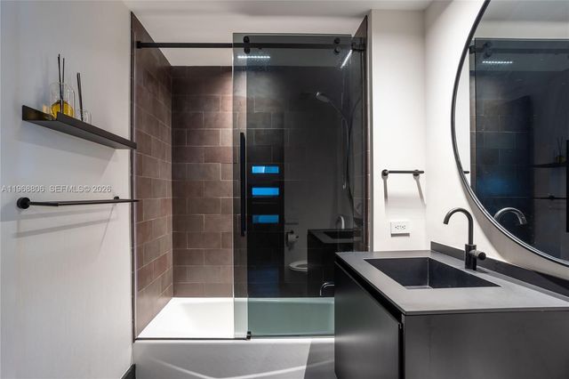 1040 Biscayne Blvd 2202, Miami, FL 33132