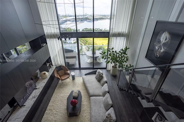 1040 Biscayne Blvd 2202, Miami, FL 33132