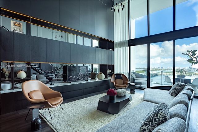 1040 Biscayne Blvd 2202, Miami, FL 33132