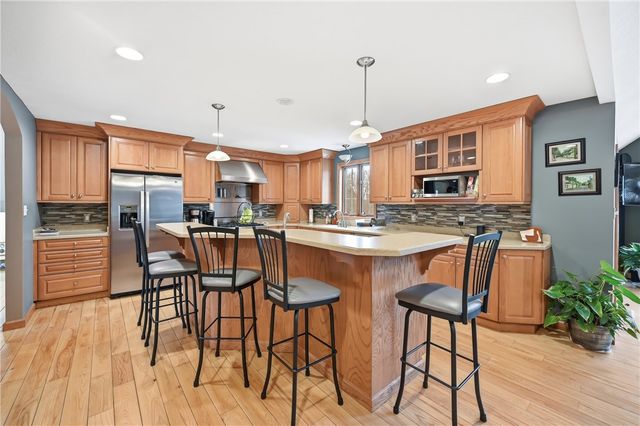 626 Lorenwood Drive, Hermitage, PA 16148