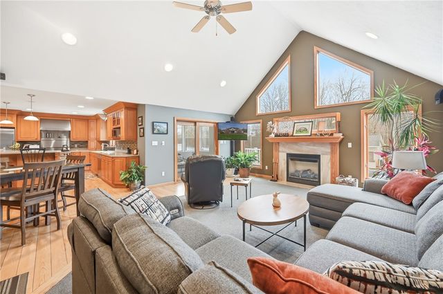 626 Lorenwood Drive, Hermitage, PA 16148