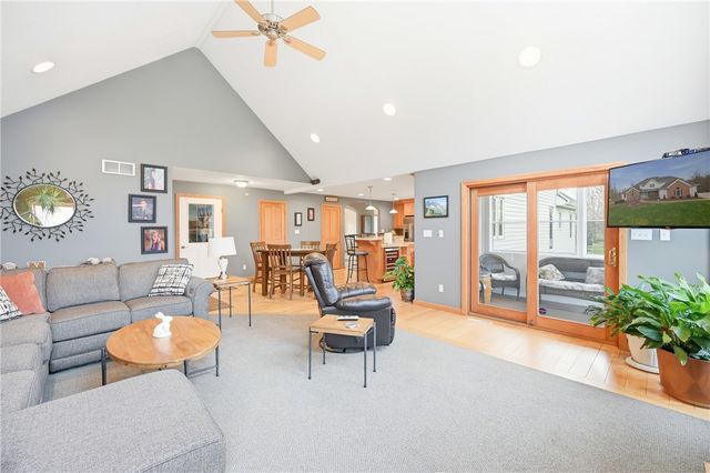 626 Lorenwood Drive, Hermitage, PA 16148