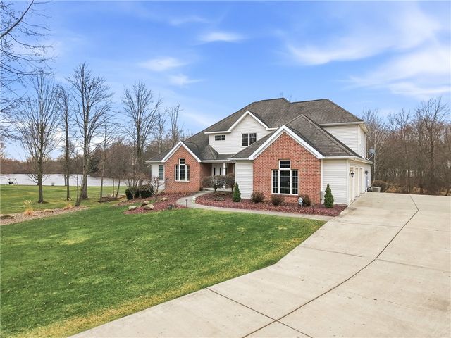 626 Lorenwood Drive, Hermitage, PA 16148