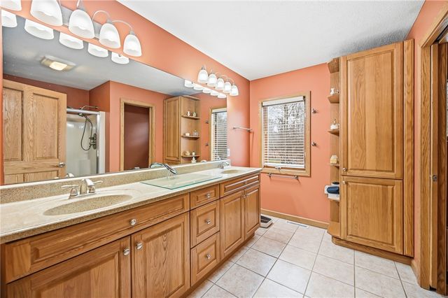 626 Lorenwood Drive, Hermitage, PA 16148