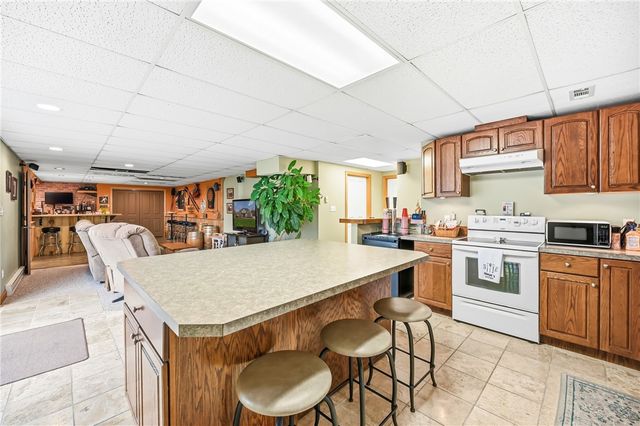 626 Lorenwood Drive, Hermitage, PA 16148