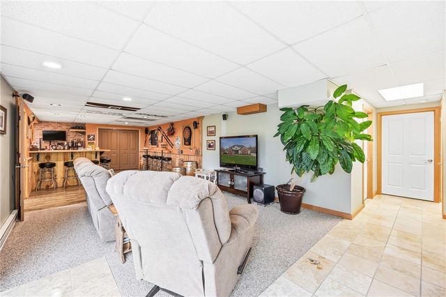 626 Lorenwood Drive, Hermitage, PA 16148