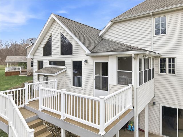 626 Lorenwood Drive, Hermitage, PA 16148