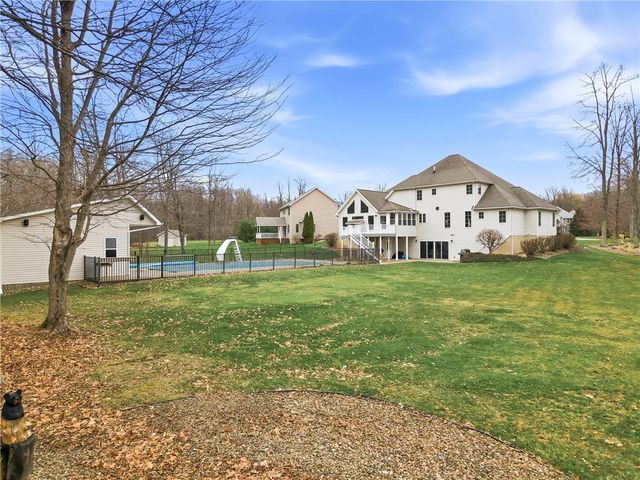 626 Lorenwood Drive, Hermitage, PA 16148
