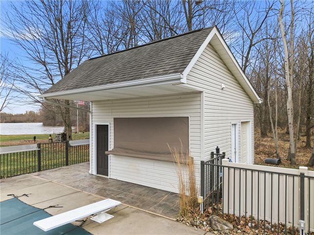 626 Lorenwood Drive, Hermitage, PA 16148