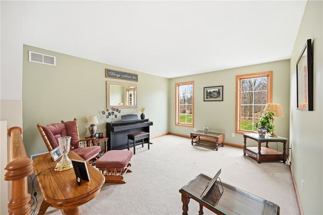 626 Lorenwood Drive, Hermitage, PA 16148