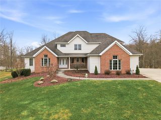 626 Lorenwood Drive, Hermitage, PA 16148