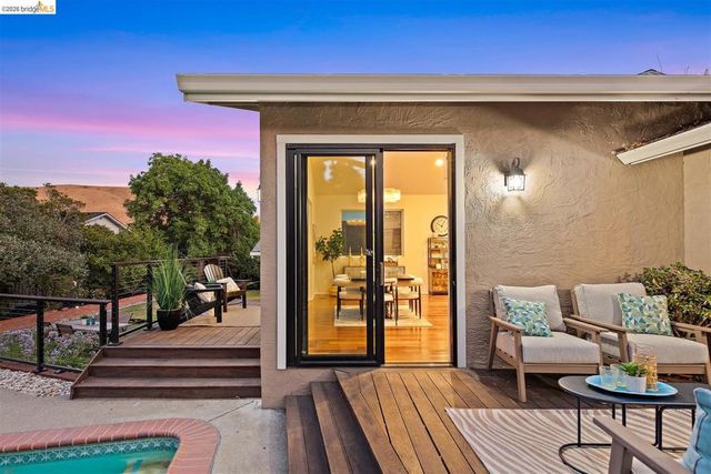 1235 Larch Ave, Moraga, CA 94556