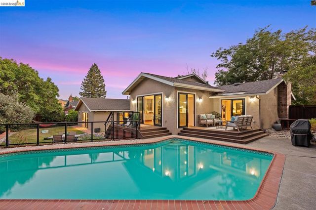1235 Larch Ave, Moraga, CA 94556