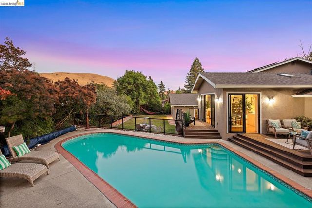 1235 Larch Ave, Moraga, CA 94556