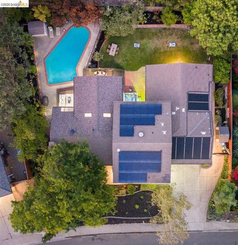 1235 Larch Ave, Moraga, CA 94556