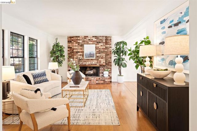 1235 Larch Ave, Moraga, CA 94556