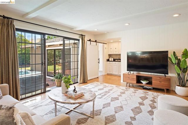 1235 Larch Ave, Moraga, CA 94556