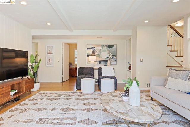 1235 Larch Ave, Moraga, CA 94556