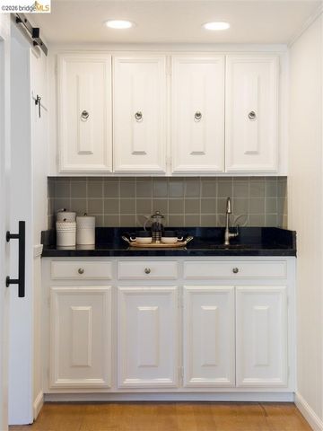 1235 Larch Ave, Moraga, CA 94556