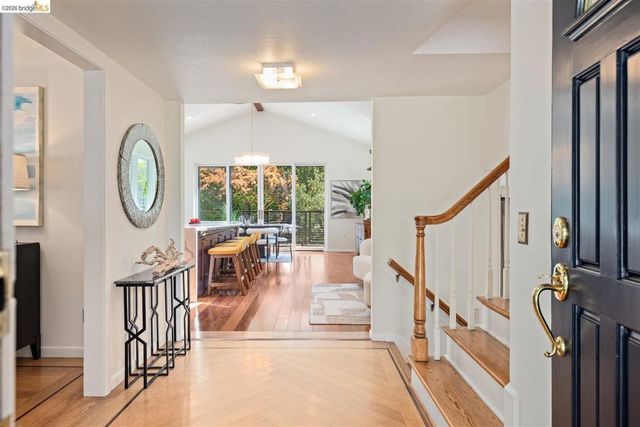1235 Larch Ave, Moraga, CA 94556