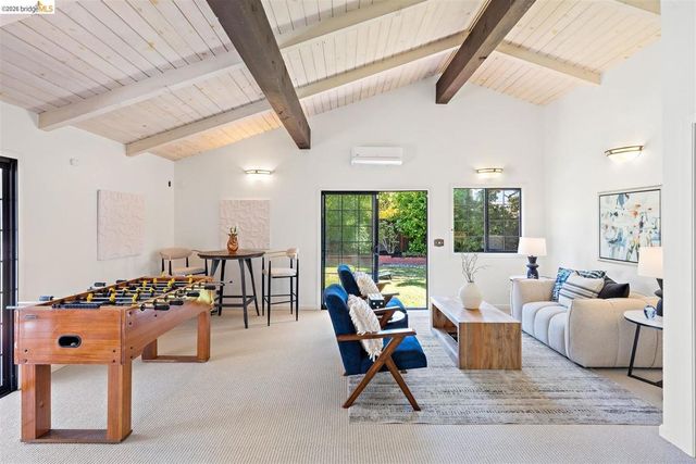 1235 Larch Ave, Moraga, CA 94556