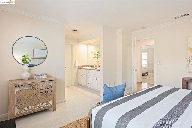 1235 Larch Ave, Moraga, CA 94556