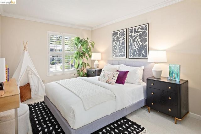 1235 Larch Ave, Moraga, CA 94556