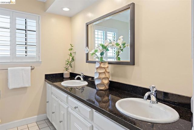 1235 Larch Ave, Moraga, CA 94556