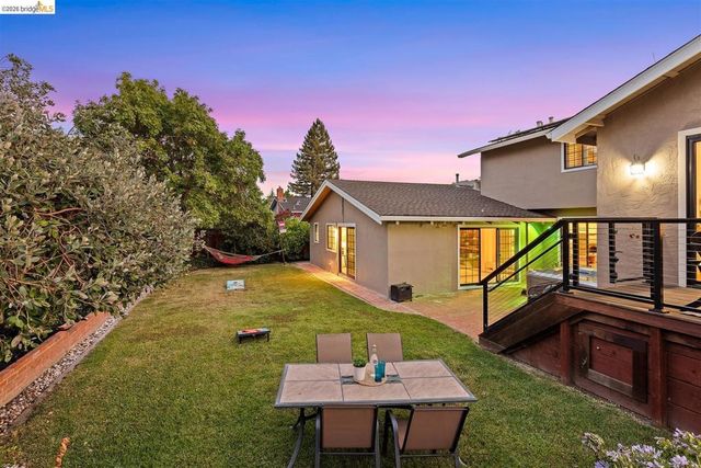 1235 Larch Ave, Moraga, CA 94556