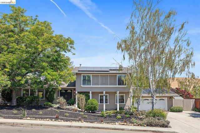 1235 Larch Ave, Moraga, CA 94556