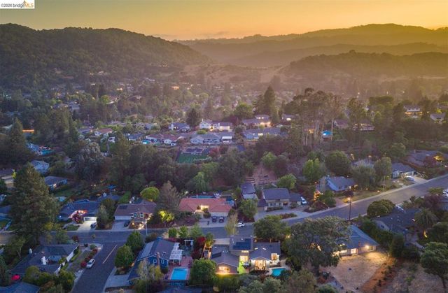 1235 Larch Ave, Moraga, CA 94556