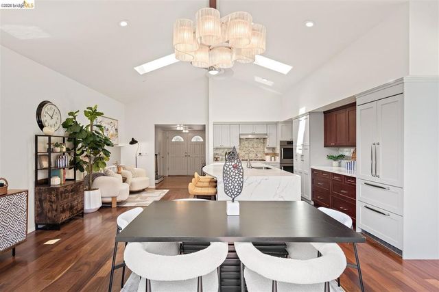 1235 Larch Ave, Moraga, CA 94556