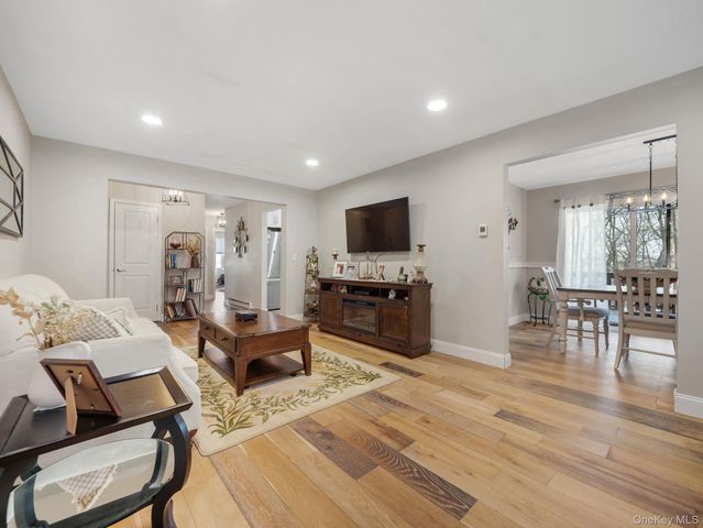 552 Sierra Vista Lane, Valley Cottage, NY 10989