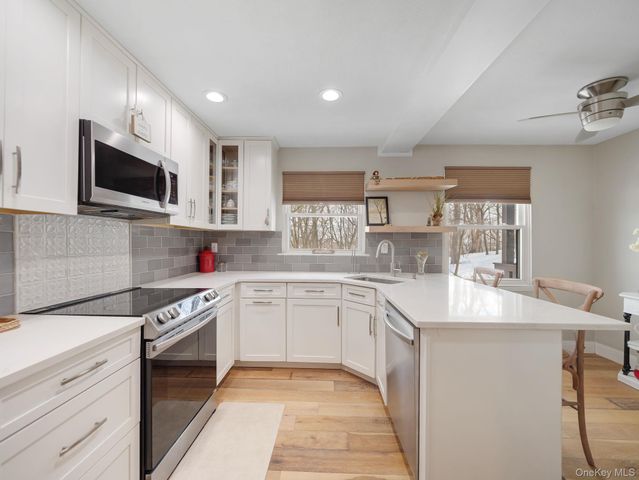 552 Sierra Vista Lane, Valley Cottage, NY 10989