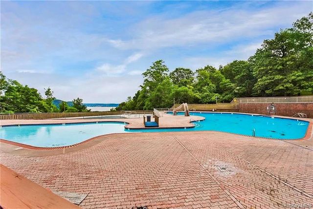 552 Sierra Vista Lane, Valley Cottage, NY 10989