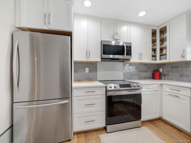 552 Sierra Vista Lane, Valley Cottage, NY 10989