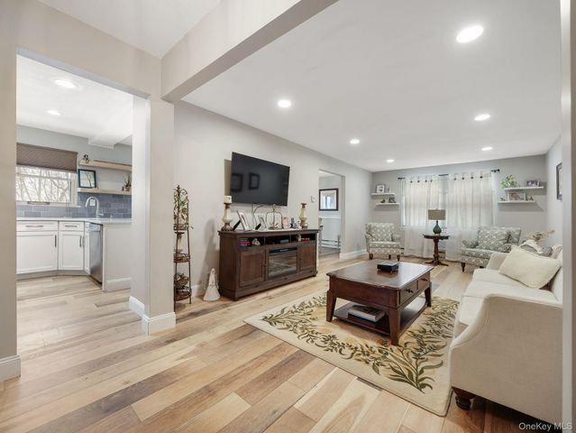 552 Sierra Vista Lane, Valley Cottage, NY 10989