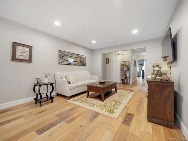 552 Sierra Vista Lane, Valley Cottage, NY 10989