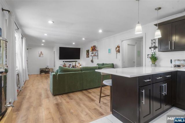 2 Radio Avenue C12, Secaucus, NJ 07094