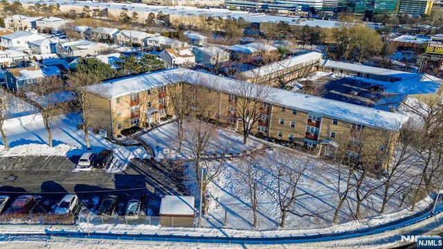 2 Radio Avenue C12, Secaucus, NJ 07094