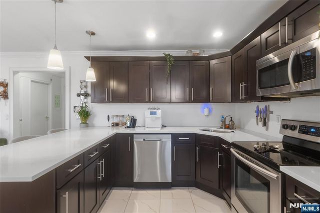 2 Radio Avenue C12, Secaucus, NJ 07094