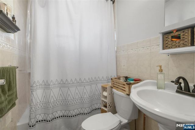 2 Radio Avenue C12, Secaucus, NJ 07094