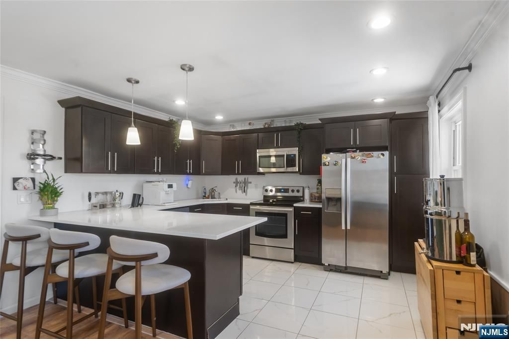 2 Radio Avenue C12, Secaucus, NJ 07094