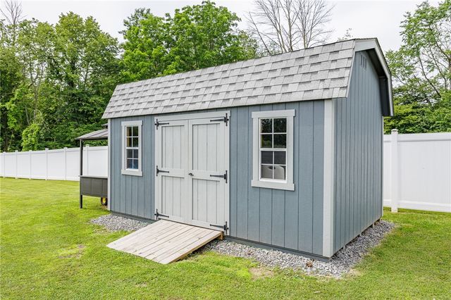 6121 County Road 41, Farmington, NY 14425