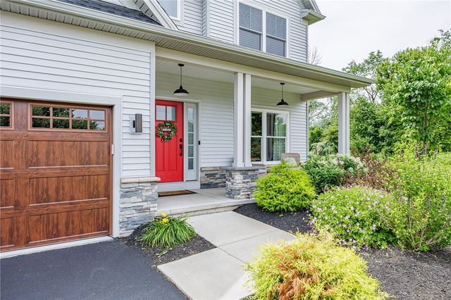 6121 County Road 41, Farmington, NY 14425