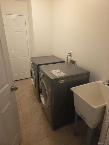 45681 Cagney Drive 76, Macomb Township, MI 48044