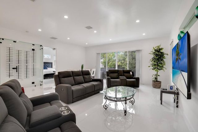 2962 NW 10th Court, Fort Lauderdale, FL 33311
