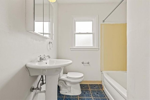 9010 E 72nd Terrace, Raytown, MO 64133